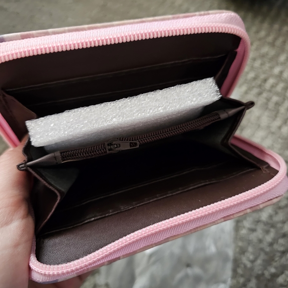 Hello Kitty Wallet - Picture 2 of 2